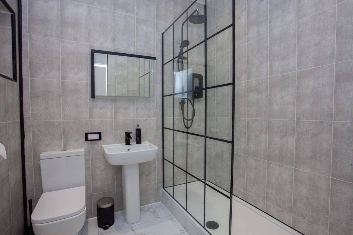 Newly Renovated City Apartment Glasgow Exterior photo